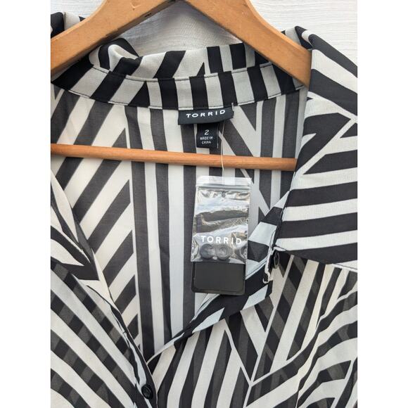 Torrid Hi-Lo Babydoll Sheer Button Front Tunic Tank Sz 2X Black White Geometric - Picture 2 of 9